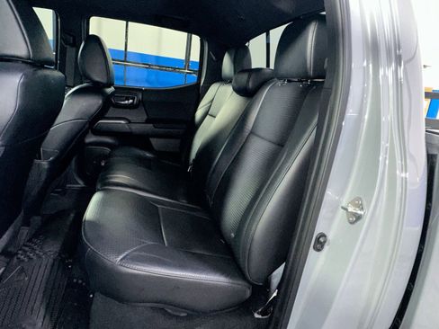 Used 2018 Toyota Tacoma SR image 34