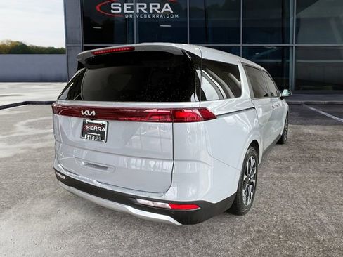 Certified 2024 Kia Carnival EX image 4