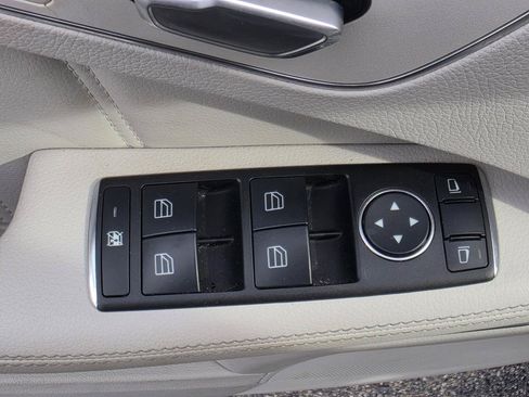 Used 2014 Mercedes-Benz E 350 4MATIC Sedan image 21