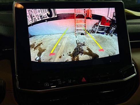 Used 2023 Jeep Compass Limited image 14