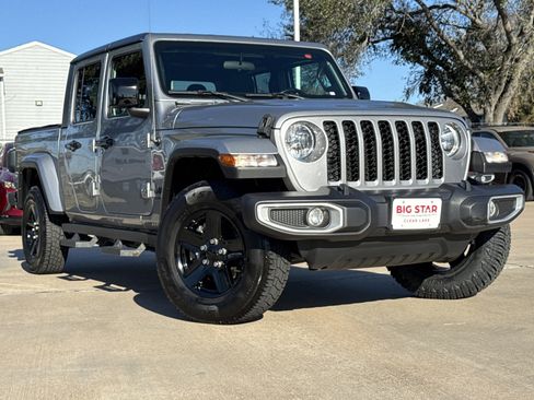 Used 2021 Jeep Gladiator Sport image 2