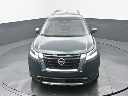 Used 2024 Nissan Pathfinder Platinum image 14