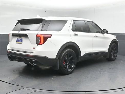 Certified 2022 Ford Explorer ST w/ ST Street Pack image 7