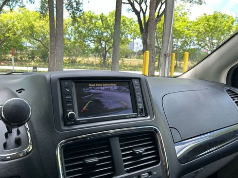 Used 2019 Dodge Grand Caravan SE FWD image 23