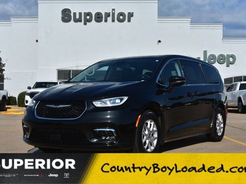 Used 2023 Chrysler Pacifica Touring-L FWD image 1