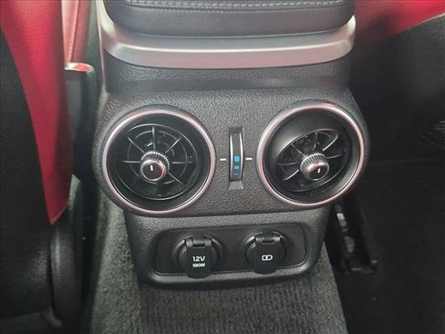 Used 2018 Kia Stinger GT1 RWD image 18