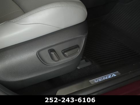 Used 2024 Toyota Venza Limited AWD/4WD image 44