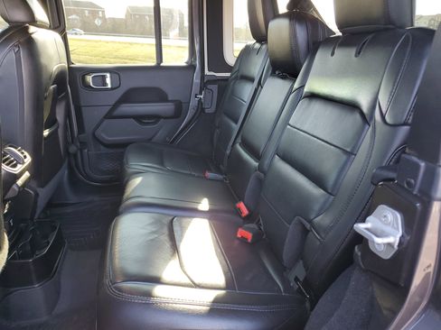 Used 2021 Jeep Wrangler Unlimited Sahara image 28