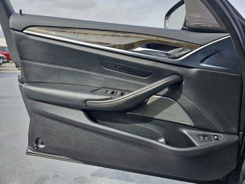 Used 2019 BMW 530e w/ Premium Package image 27