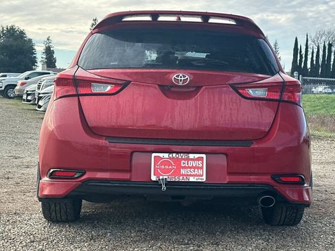 Used 2018 Toyota Corolla iM image 8