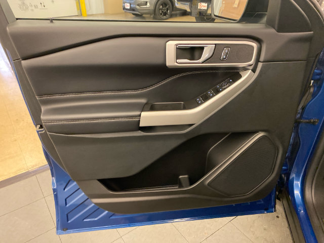 Used 2021 Ford Explorer XLT w/ Equipment Group 202A AWD/4WD image 18