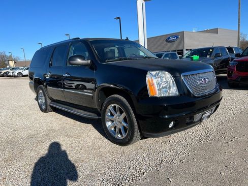 Used 2013 GMC Yukon XL Denali image 2