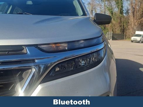 Used 2022 Chevrolet Equinox LS AWD/4WD image 4