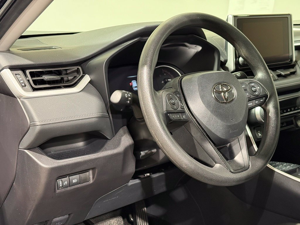 Certified 2025 Toyota RAV4 XLE AWD/4WD image 17