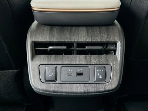 Used 2023 Nissan Ariya AWD image 29