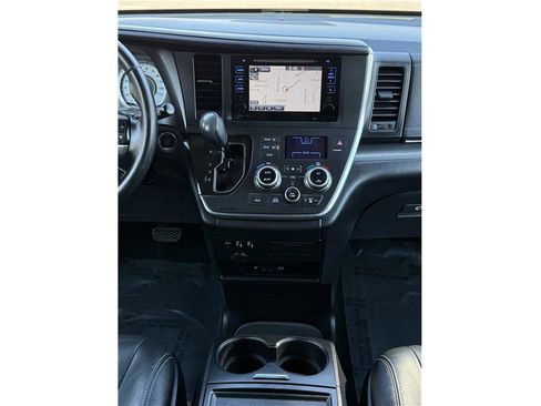 Used 2015 Toyota Sienna SE Premium FWD image 29