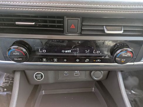 Used 2023 Nissan Rogue SV image 28