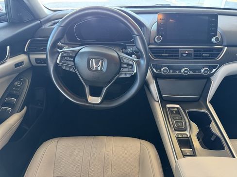 Used 2018 Honda Accord Touring image 11