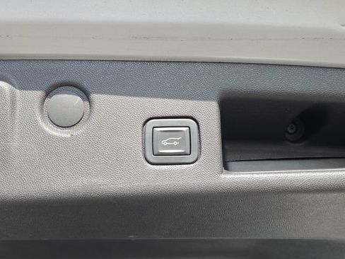 Used 2019 Chevrolet Equinox Premier FWD image 8
