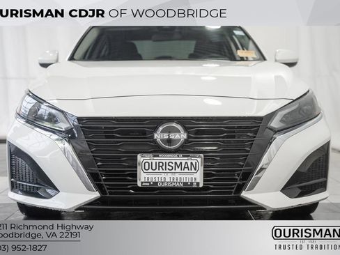 Used 2023 Nissan Altima 2.5 SV AWD/4WD image 2