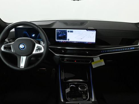 Used 2025 BMW X5 xDrive50e w/ M Sport Package image 17