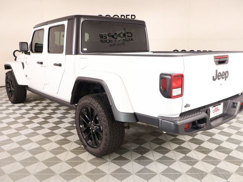 Used 2025 Jeep Gladiator Sport AWD/4WD image 21