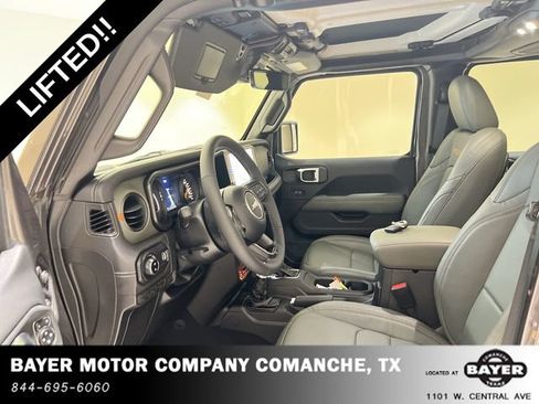 Used 2025 Jeep Gladiator Mojave AWD/4WD image 18