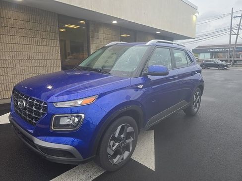 Used 2025 Hyundai Venue SEL FWD image 1