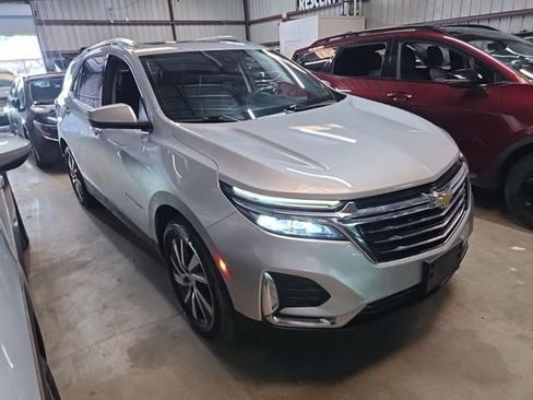 Used 2022 Chevrolet Equinox Premier image 2