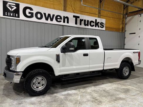 Used 2019 Ford F250 XL w/ XL Value Package AWD/4WD image 4