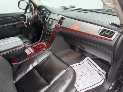 Used 2010 Cadillac Escalade ESV Premium image 13