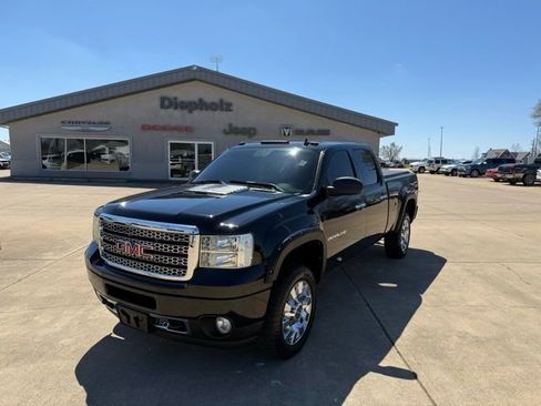 Used 2014 GMC Sierra 2500 Denali w/ Snow Plow Prep Package AWD/4WD image 3