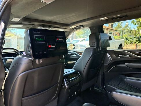 Used 2022 Cadillac Escalade ESV Sport Platinum AWD/4WD image 23