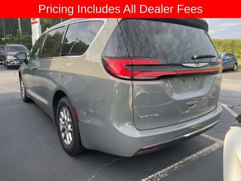 Used 2025 Chrysler Pacifica Select FWD image 4