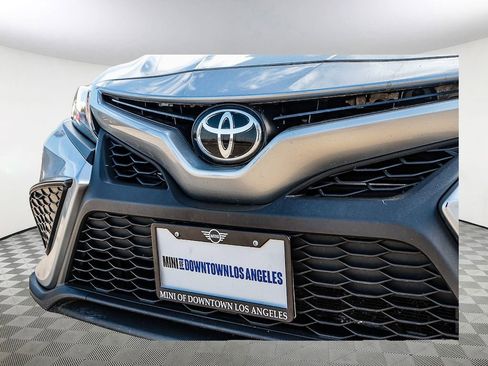 Used 2022 Toyota Camry SE image 5