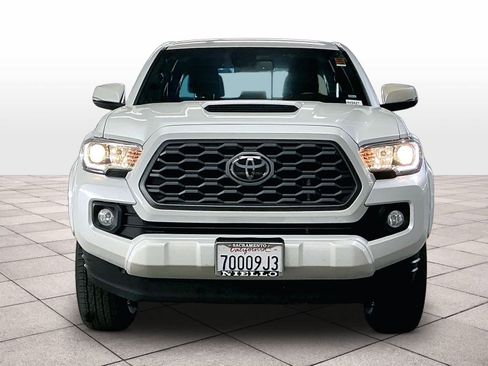 Used 2022 Toyota Tacoma TRD Sport w/ Technology Package AWD/4WD image 3