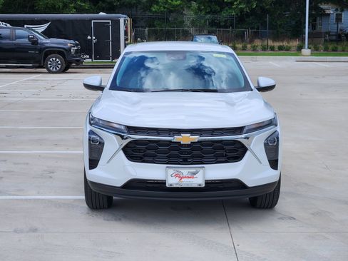 New 2026 Chevrolet Trax LS w/ LS Convenience Package FWD image 6