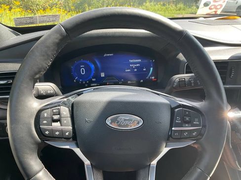Used 2024 Ford Explorer Platinum w/ Technology Package AWD/4WD image 7