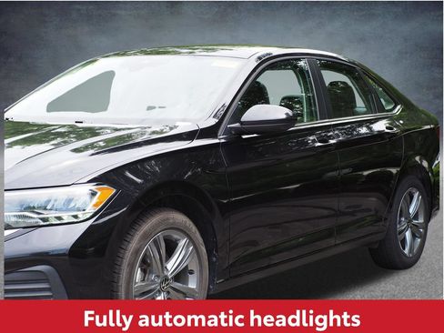 Used 2024 Volkswagen Jetta SE FWD image 7