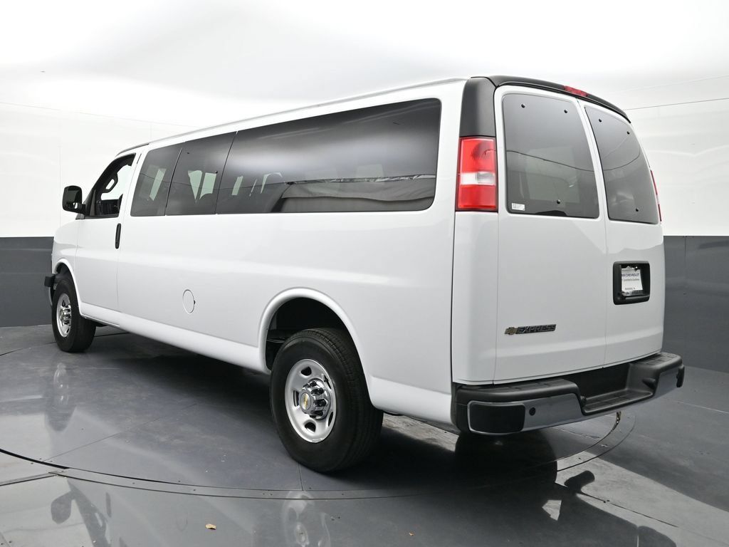 Certified 2024 Chevrolet Express 3500 LT w/ LT Preferred Equipment Group RWD image 3