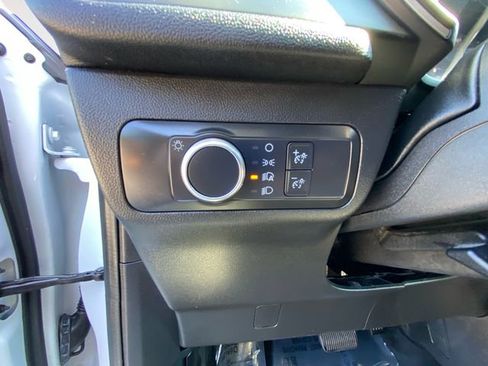 Used 2021 Ford Escape SE image 18