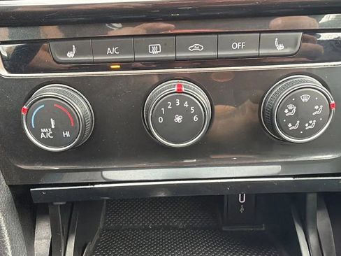 Used 2021 Volkswagen Golf 1.4T TSI Hatchback Sedan 4D image 12