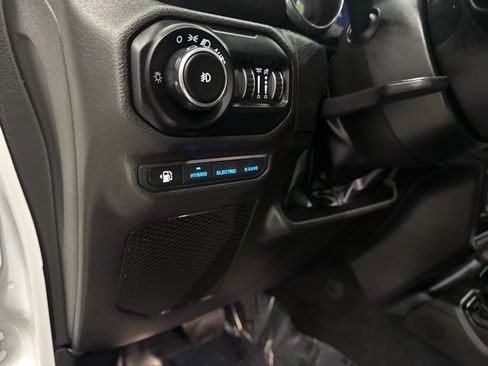 Used 2022 Jeep Wrangler Unlimited Sahara 4xe image 13