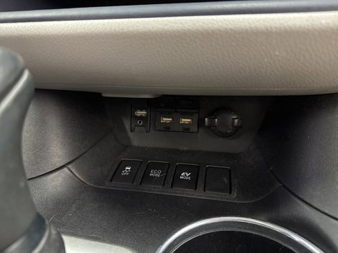 Used 2019 Toyota Highlander XLE image 30