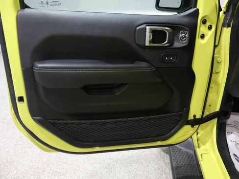 Used 2022 Jeep Wrangler Unlimited Sahara w/ Cold Weather Group image 14