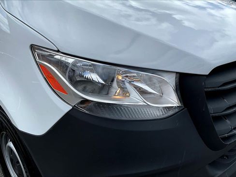 Used 2025 Mercedes-Benz Sprinter 2500 image 25