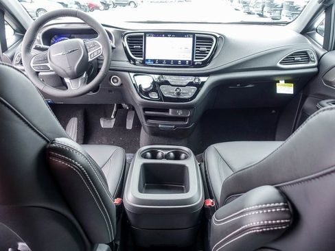 New 2026 Chrysler Pacifica Select image 24