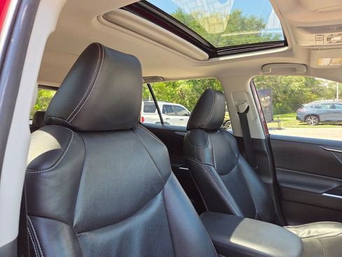 Used 2019 Toyota RAV4 XLE w/ Convenience Package FWD image 15