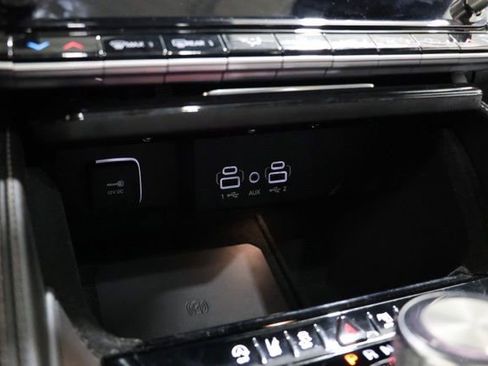Used 2025 Jeep Wagoneer 4WD w/ Premium Group I image 30