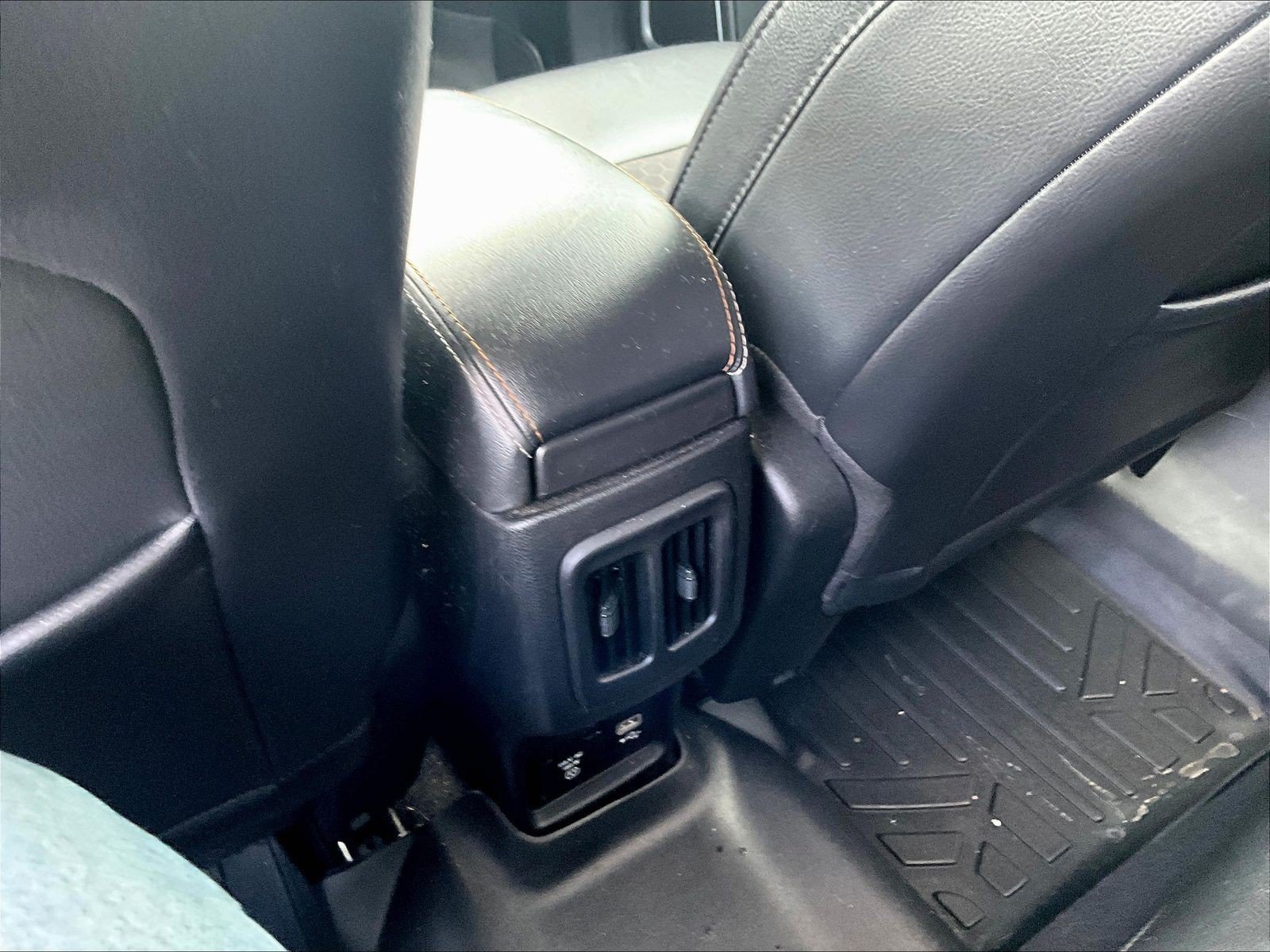 Used 2017 Jeep Compass Latitude w/ Popular Equipment Group FWD image 10